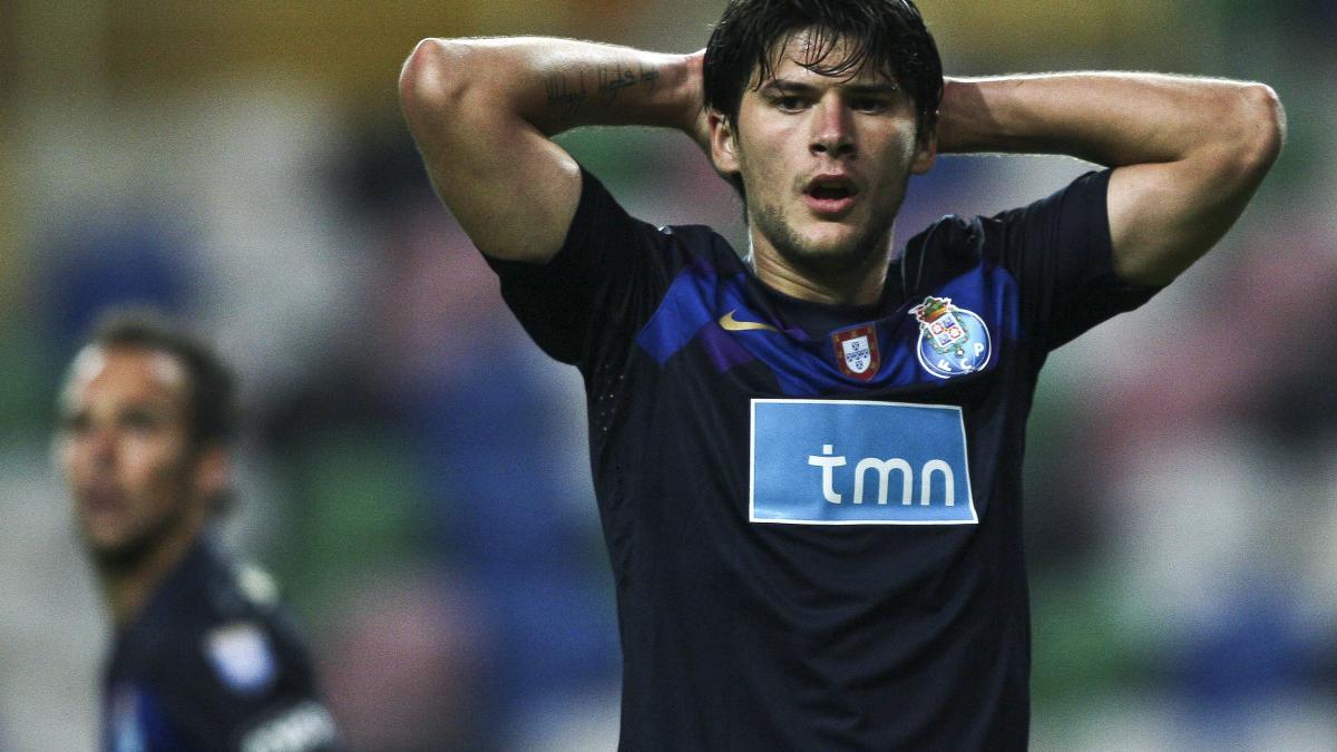 sapunaru a fost desemnat cel mai bun jucator roman la gala fotbalului romanesc