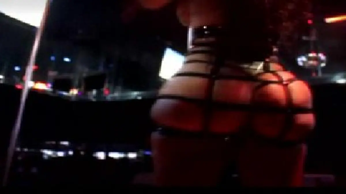 si a injectat silicon pana i a explodat fundul vezi cum arata acum ea se crede bomba sexy