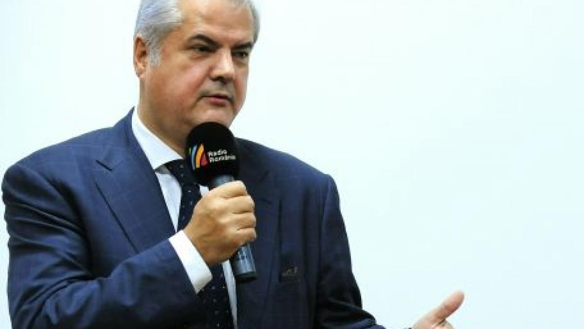 adrian nastase este o criza in primul rand interna solutia la o astfel de criza este politica si nu