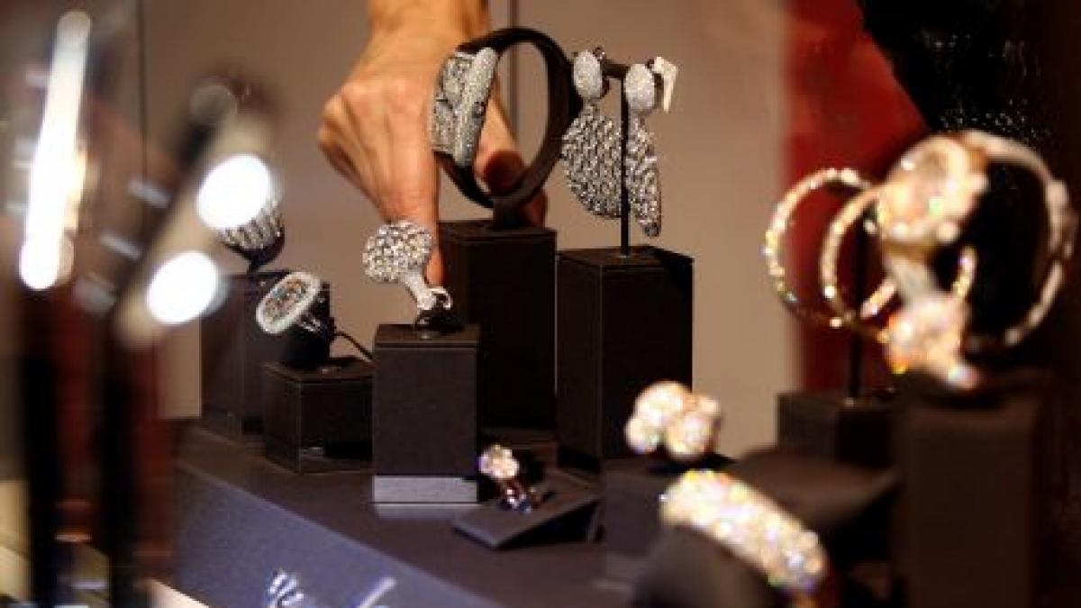 jaf ca n filme la baia mare un magazin de bijuterii a fost pradat de doi indivizi