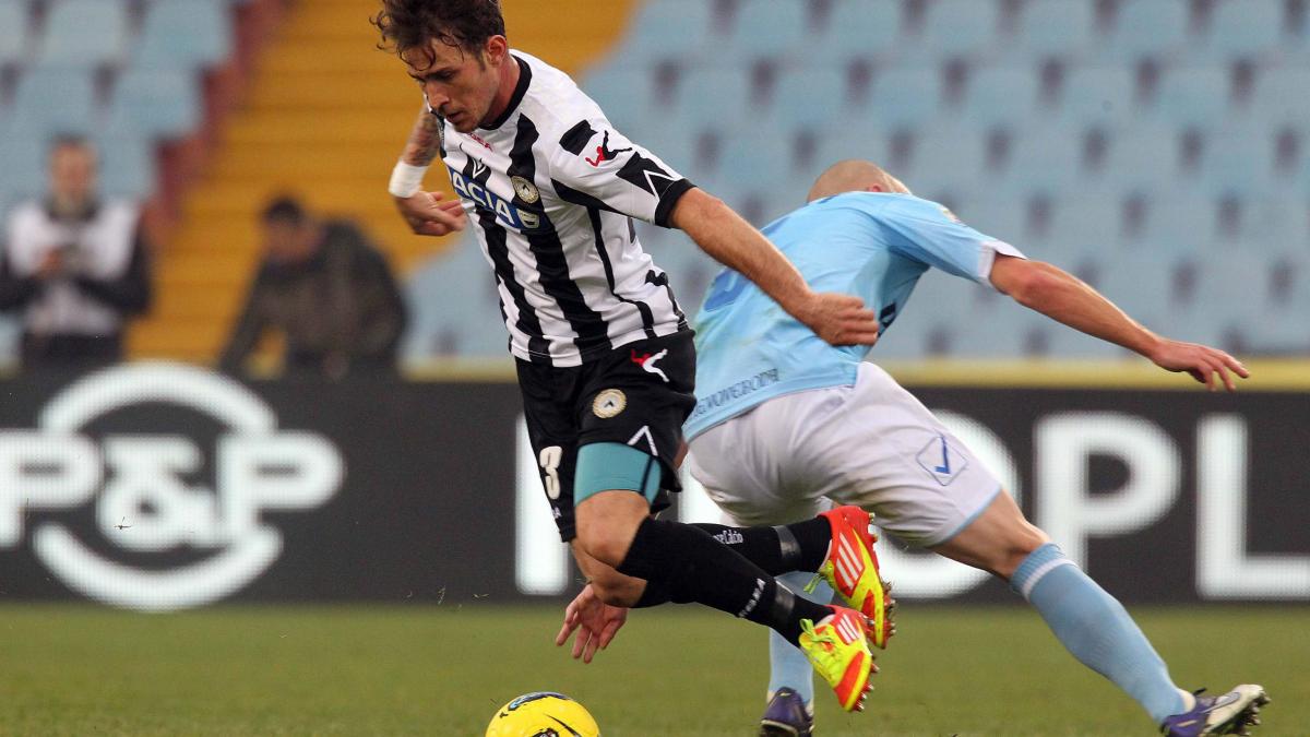 serie a udinese profita de pasul gresit al lui ac milan si devine lider