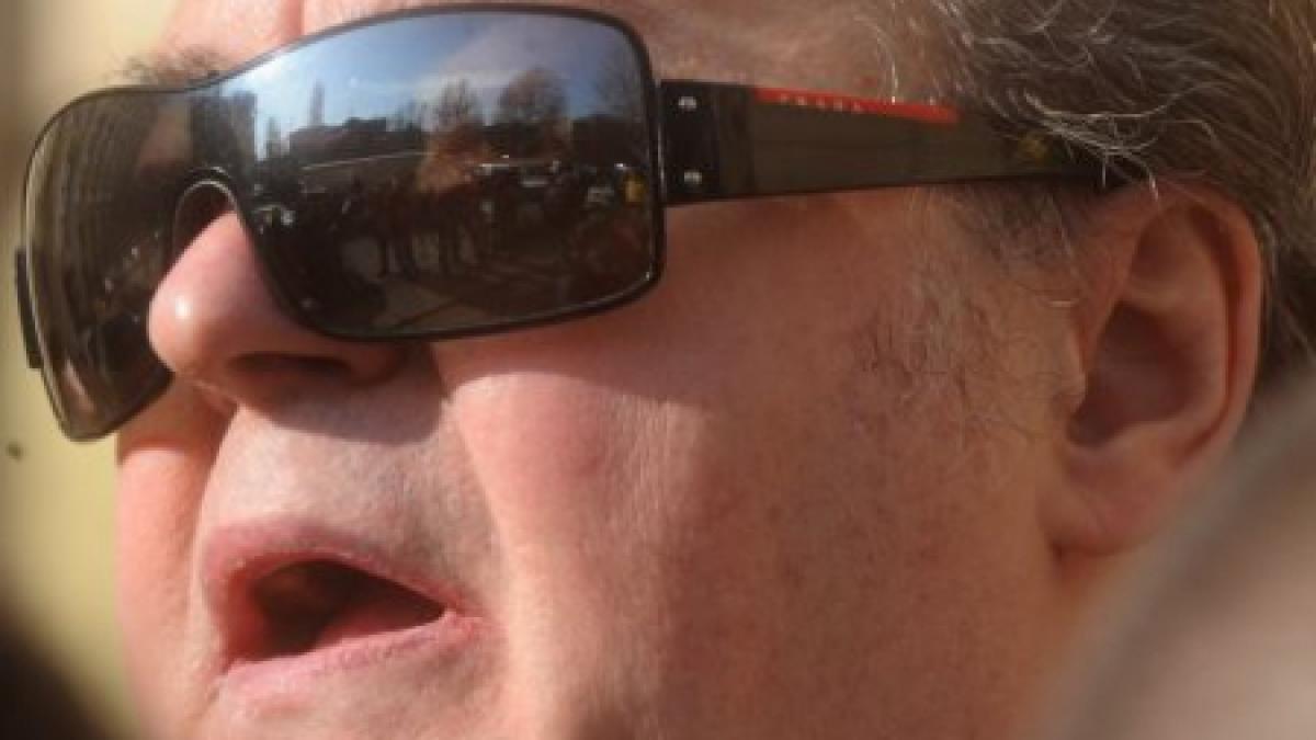 corneliu vadim tudor ar putea ramane fara imunitate un asistent il acuza ca si a insusit 40 000 de