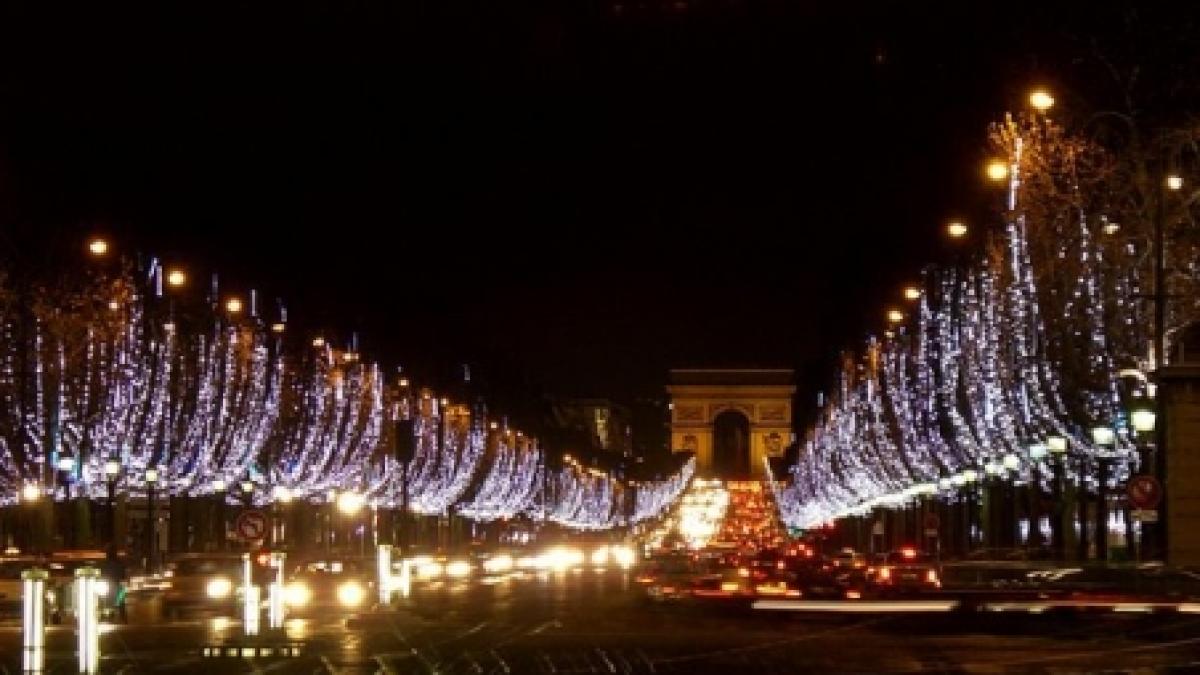 de sarbatori zonele turistice si comerciale ale parisului sunt strict interzise cersetorilor