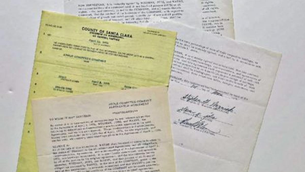 actul prin care s a format compania apple vandut cu un milion jumatate de euro