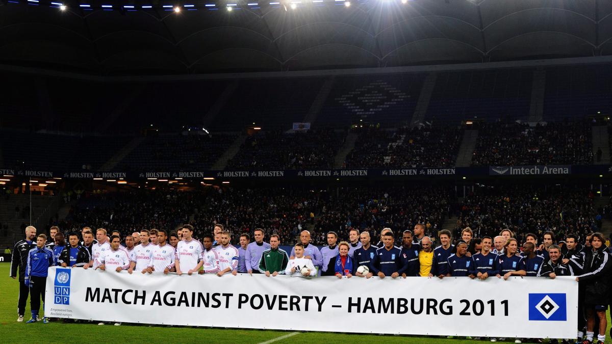 hagi si gica popescu au jucat in echipa prietenilor lui ronaldo si zidane intr un meci caritabil