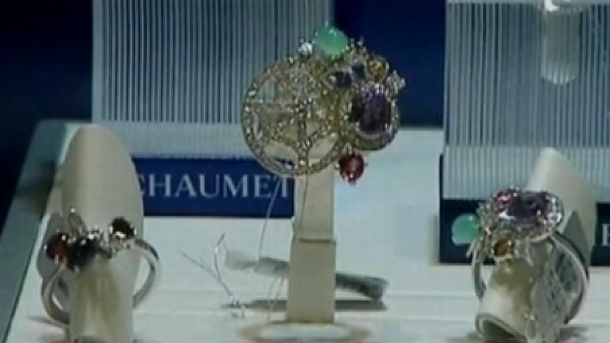 mos craciun are in tolba si cadouri scumpe da si 200 de mii de lei pentru bijuterii sofisticate