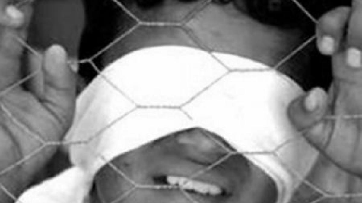 orori intr o scoala din pakistan elevii erau tinuti in lanturi batuti si agresati sexual