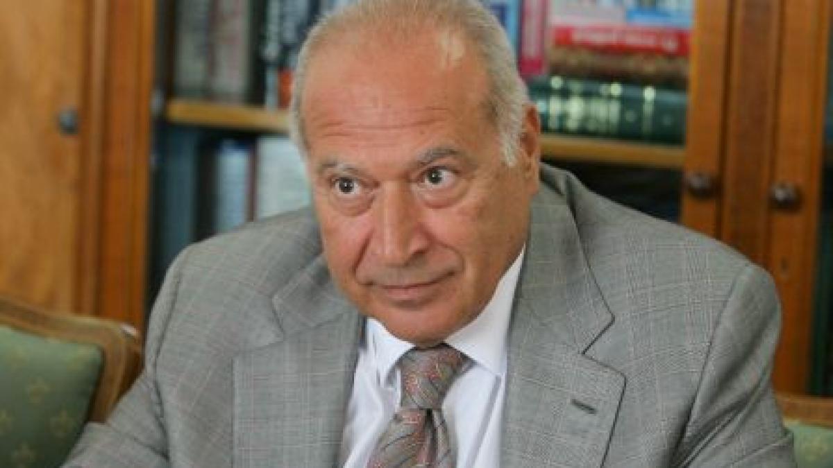 dan voiculescu entuziasmul cu care traian basescu anunta trecerea la un deficit structural de 0 5