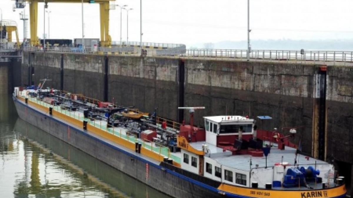 mehedinti debitul dunarii a scazut cu jumatate sub media multianuala a lunii decembrie