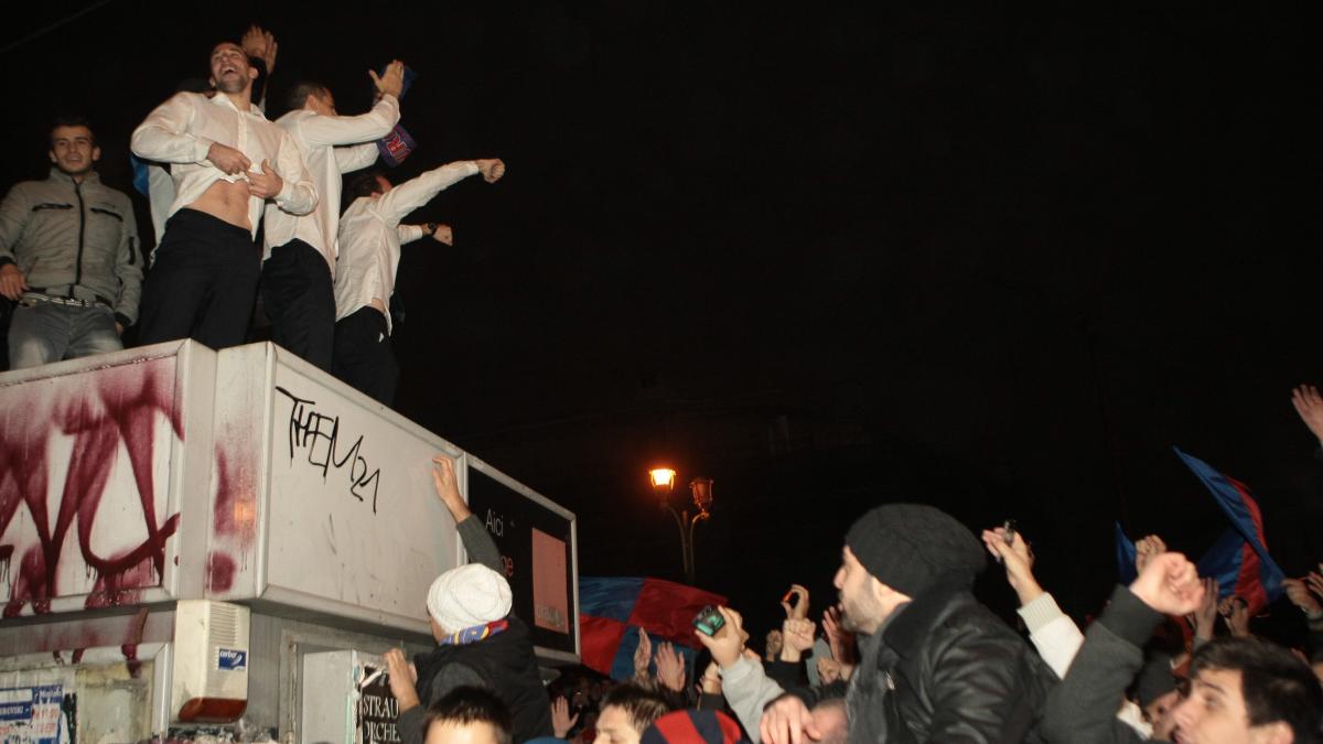 pentru mii de suporteri stelisti s a facut primavara au sarbatorit in piata universitatii