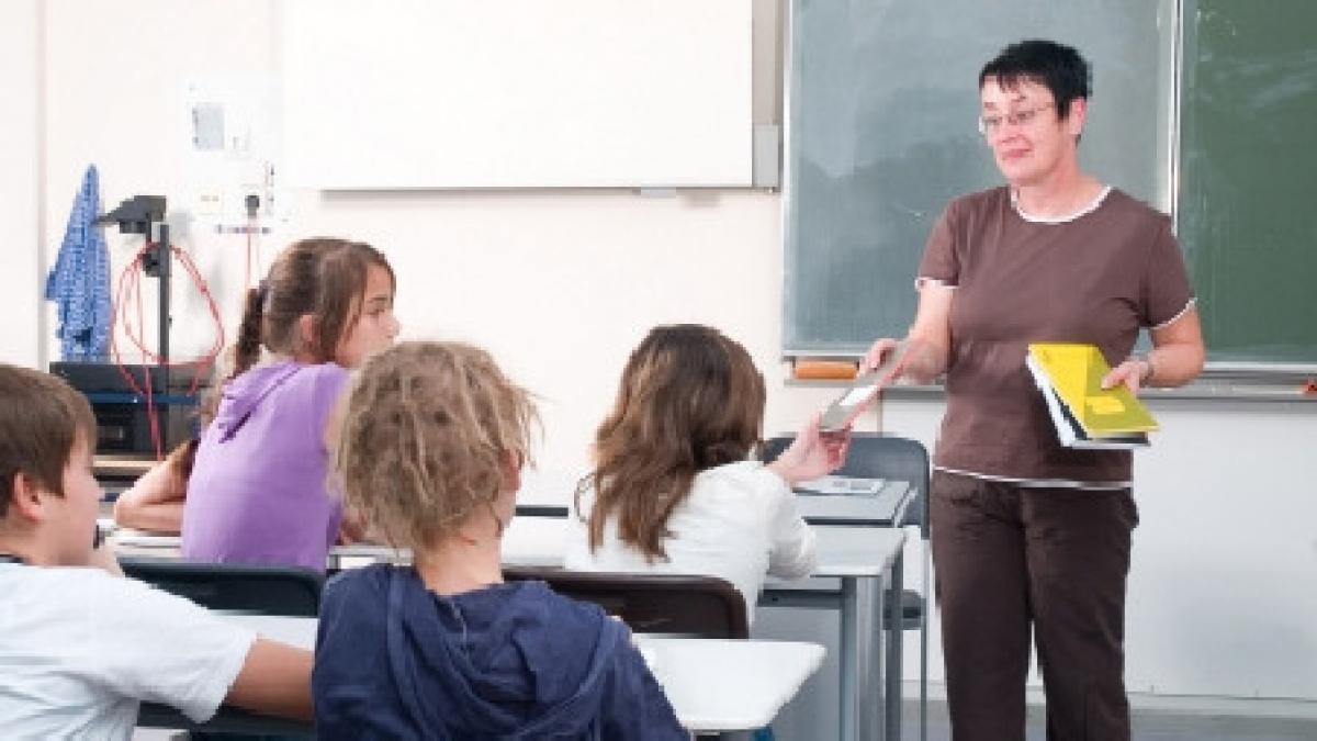 profesoara din constanta batuta de parintii unui elev chiar in clasa in timpul unei ore