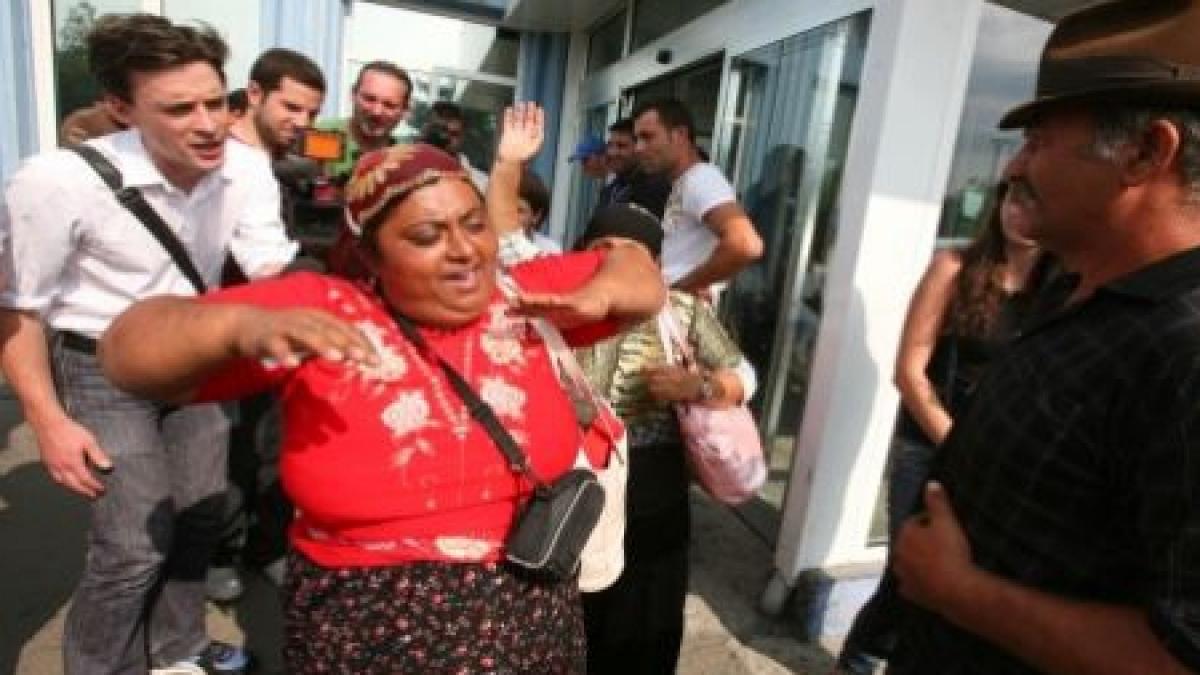 au revoir franta bonjour romania o noua serie de romi a fost trimisa inapoi in tara de francezi