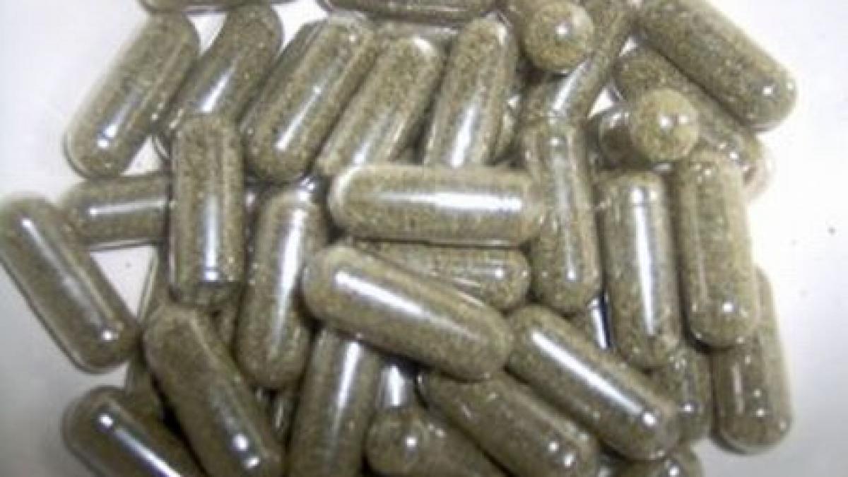 patru romani arestati pentru trafic de droguri vezi unde isi bagasera 600 de tablete de canabis