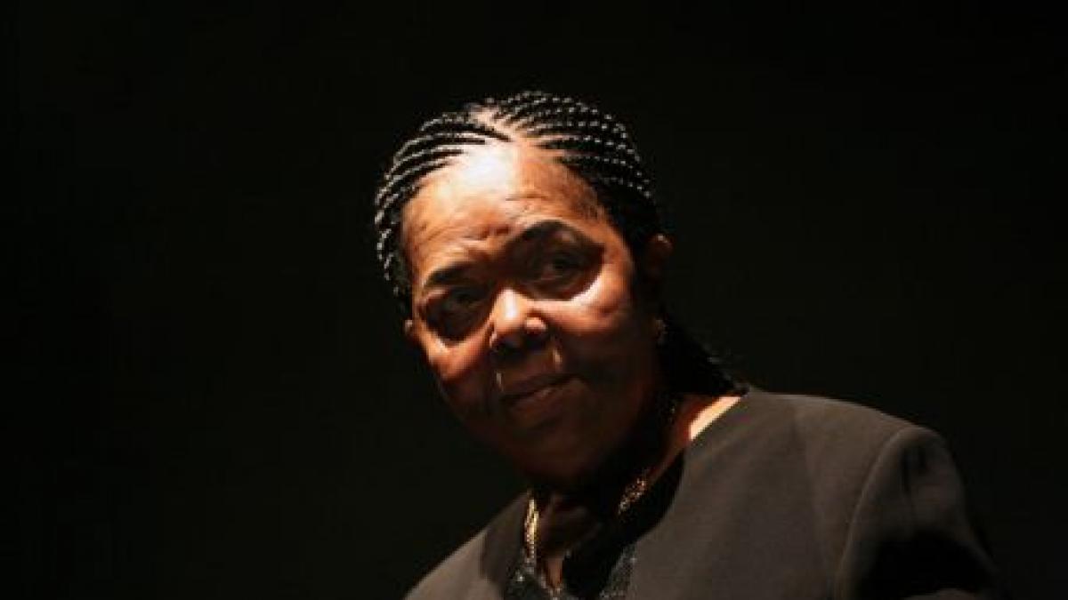 a murit diva desculta asculta aici cateva dintre cele mai frumoase piese ale artistei