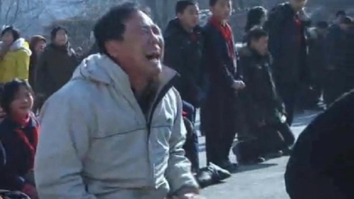 doliu si jale in masa in coreea de nord vezi cum il plang coreenii pe kim jong il