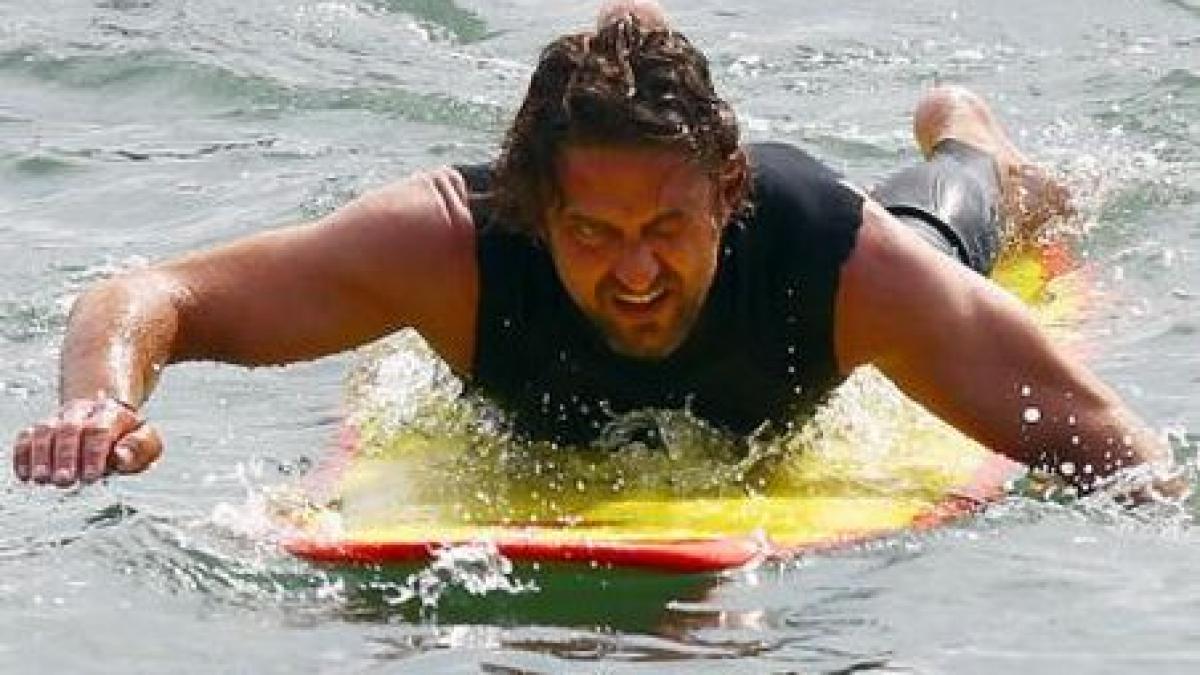 actorul gerard butler salvat de la inec dupa un accident de surfing in timpul unor filmari