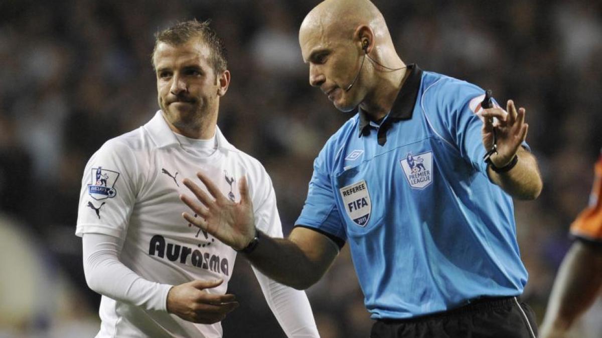 uefa a anuntat cei 12 centrali care vor arbitra la campionatul european din 2012