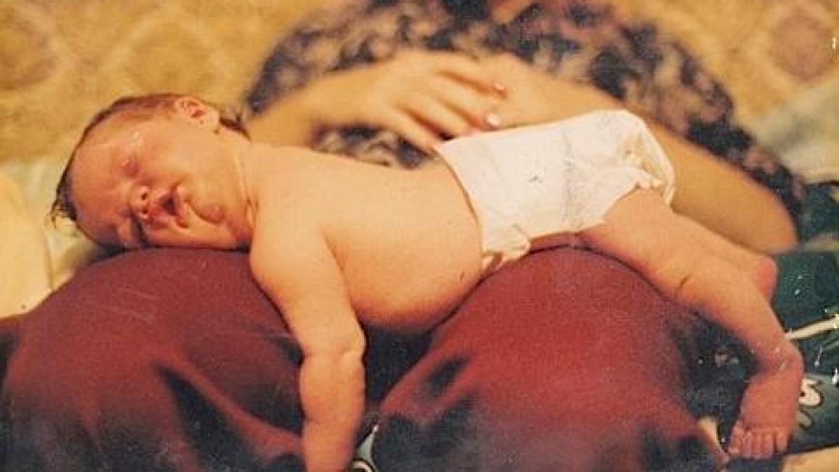 vezi cum arata la 30 de ani de cand a facut aceasta poza timpul pare ca a stat in loc