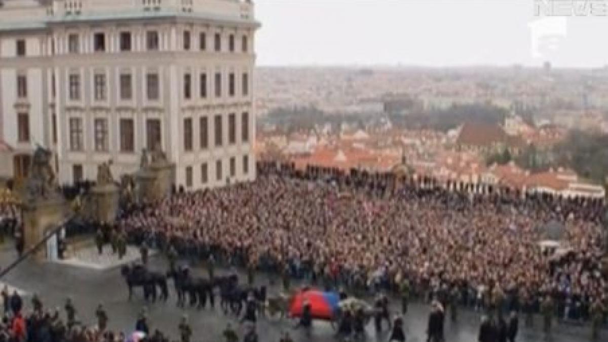 doliu national in cehia mii de oameni i au adus un ultim omagiu lui vaclav havel