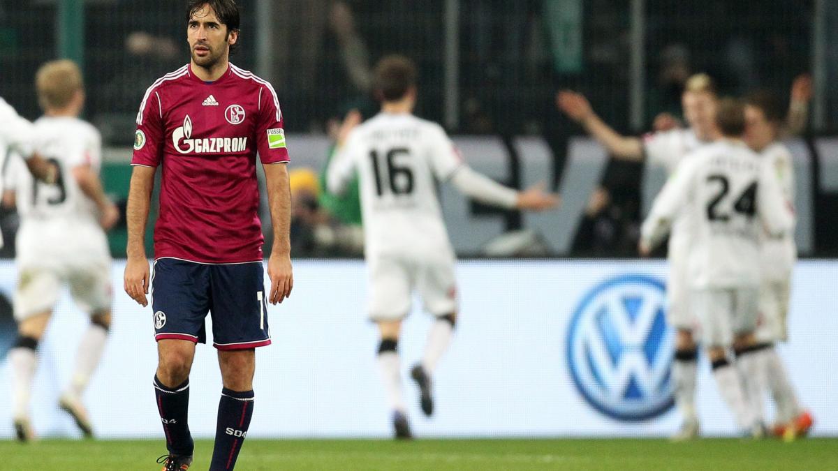 cupa germaniei continua fara detinatoarea trofeului schalke eliminata de gladbach