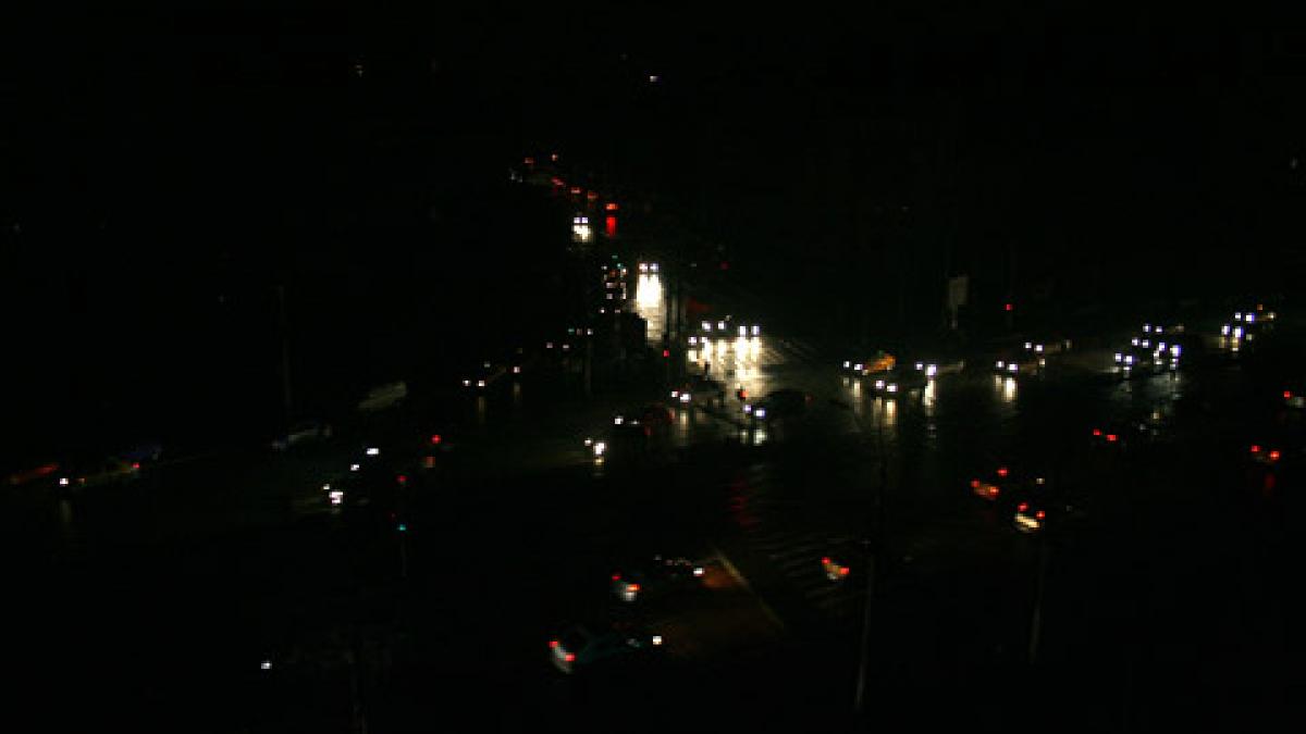 stare de alerta in capitala bezna totala in centrul si vestul orasului dupa ce mai multe fire au