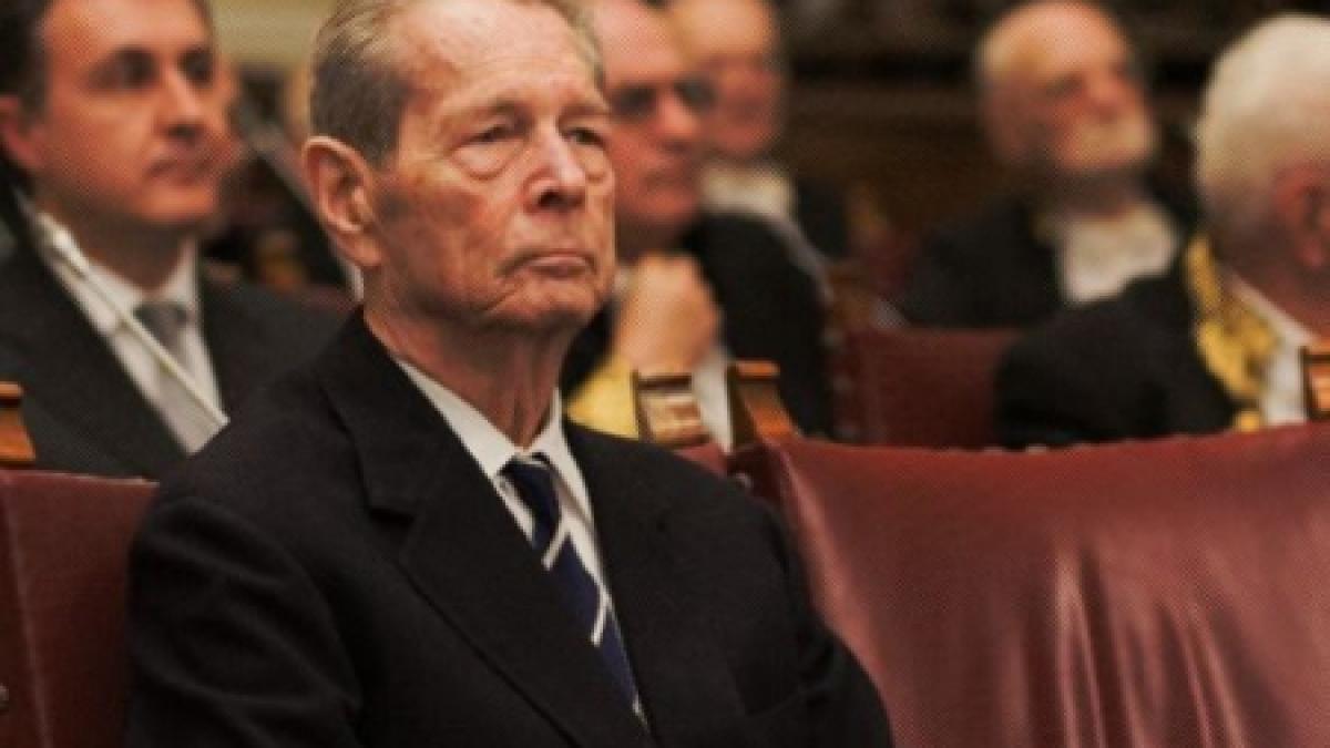 regele mihai si familia regala asteapta colindatori la castelul de la savarsin