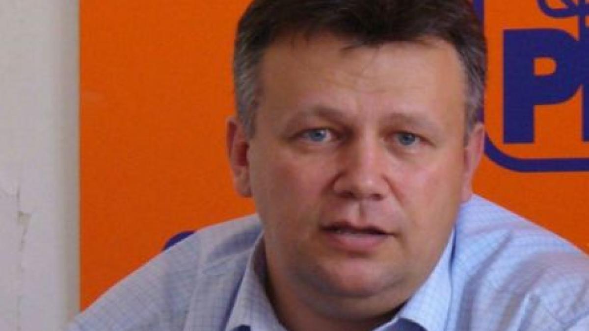 vicepresedintele pdl alba vasile crisan demisioneaza din partid si se inscrie in unpr