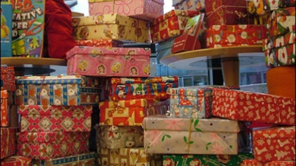 in premiera cadouri pentru copiii ghetourilor din cluj trimise de elevi din bucuresti