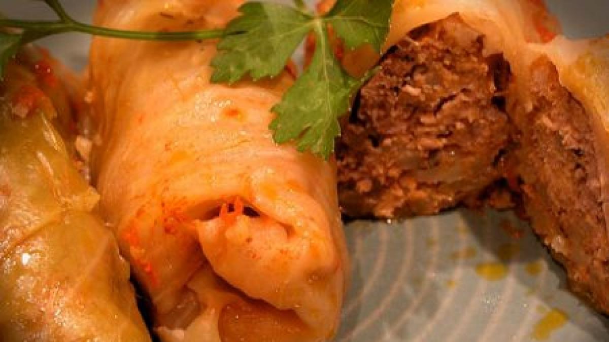 peste 1 000 de pitesteni s au infruptat din sarmalele pregatite de primar