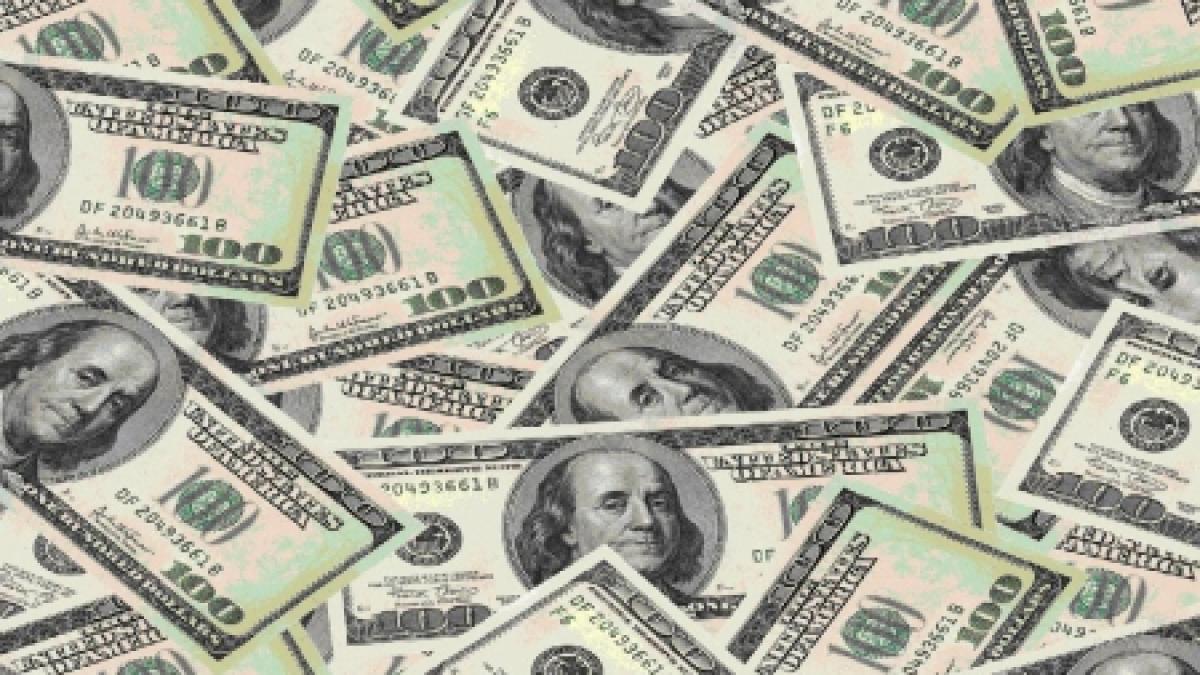 ce faci cu 10 000 de dolari gasiti in aeroport ii returnezi proprietarului