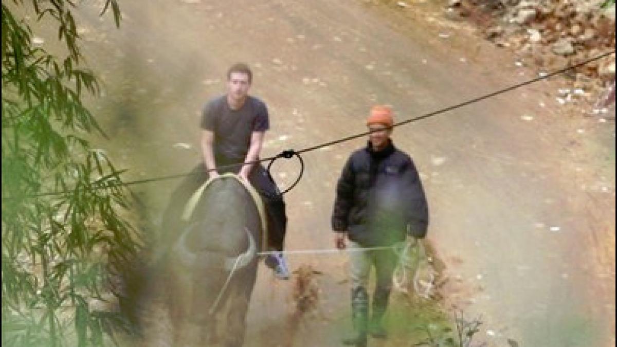 mark zuckerberg isi petrece vacanta in vietnam unde facebook este strict interzis tuturor