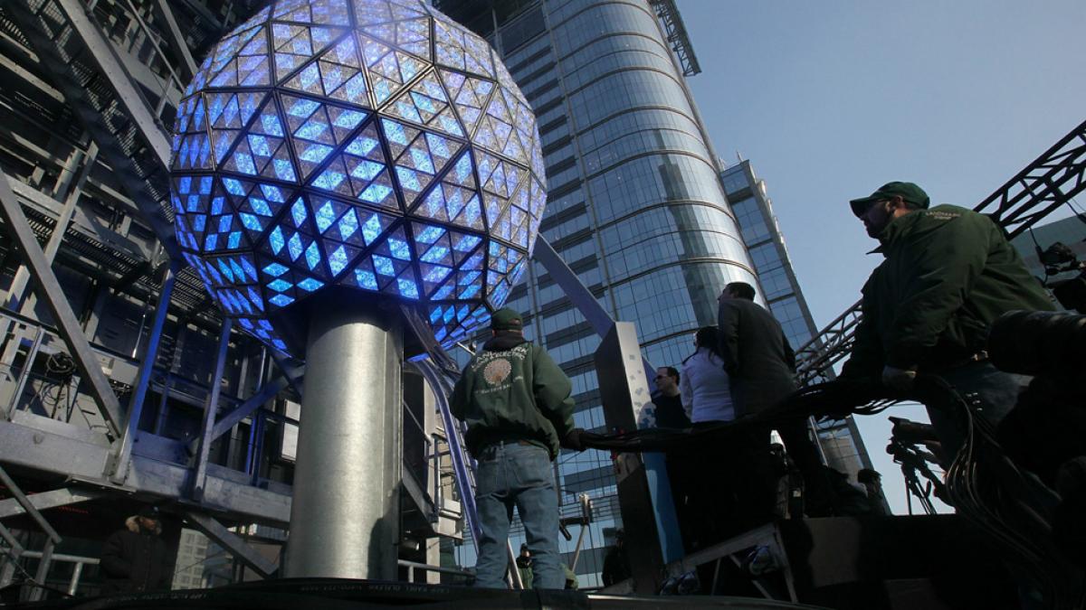 new york ul pregatit pentru noul an celebrul glob de cristal din times square are peste 3 000 de