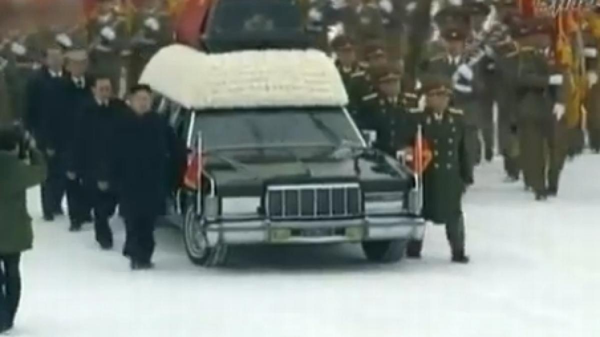 kim jong il a fost condus pe ultimul drum cu o limuzina lincoln continental desi ura sua