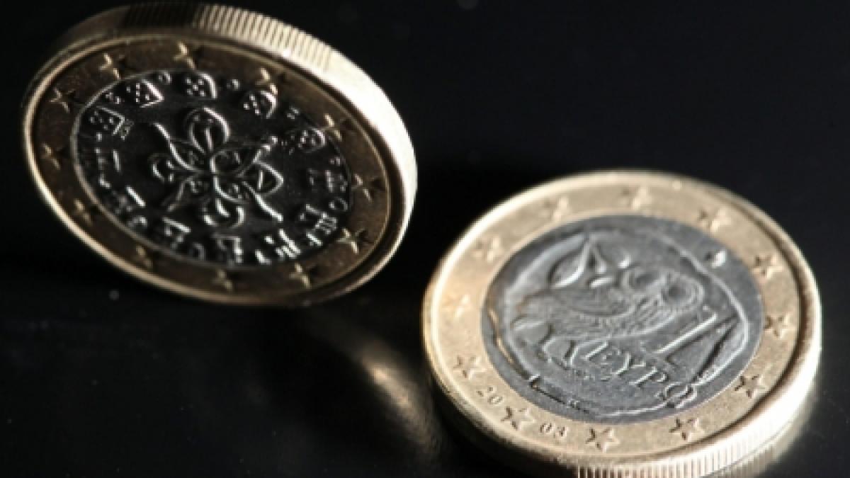 leul a scazut comparativ cu euro si dolarul american vezi cursul bnr