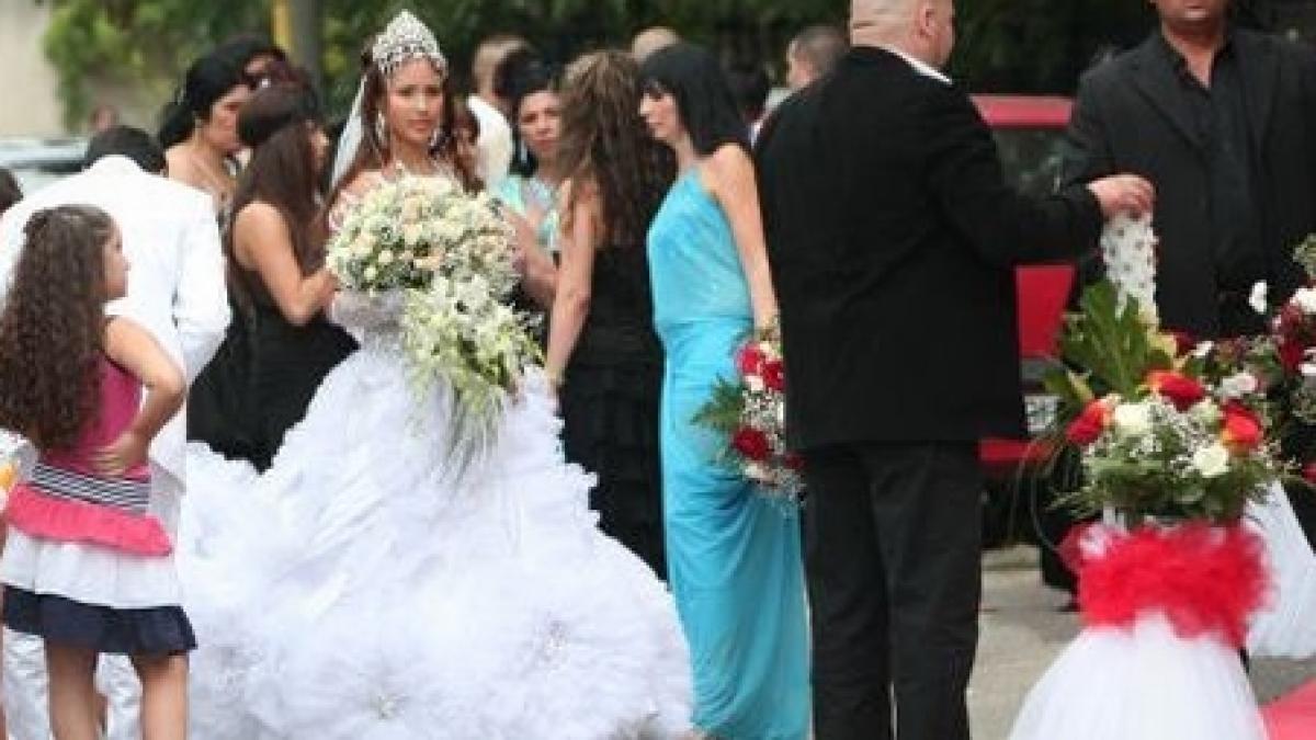 rromii nu resimt criza financiara opulenta si cadourile scumpe au caracterizat nuntile anului 2011