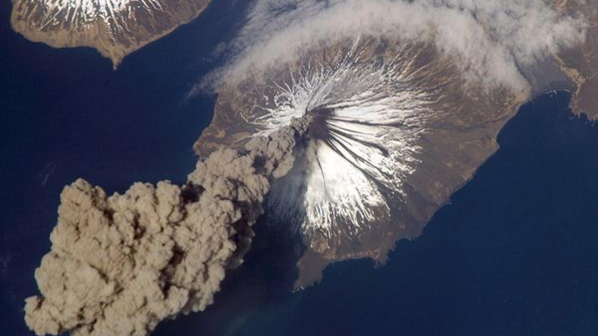 Alertă în Alaska! Vulcanul Cleveland, la un pas de erupţie din cauza unei &quot;explozii singulare&quot;