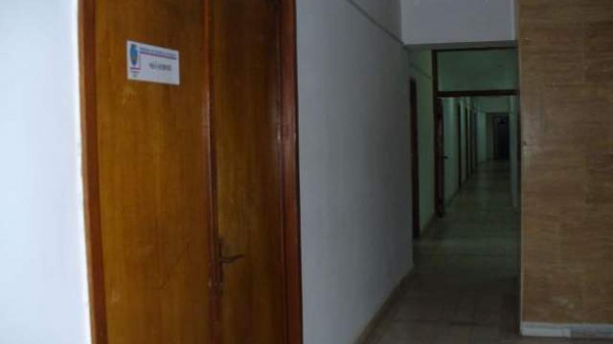 bate vantul prin institutii zeci de functionari publici si au luat vacanta in ultima zi de lucru