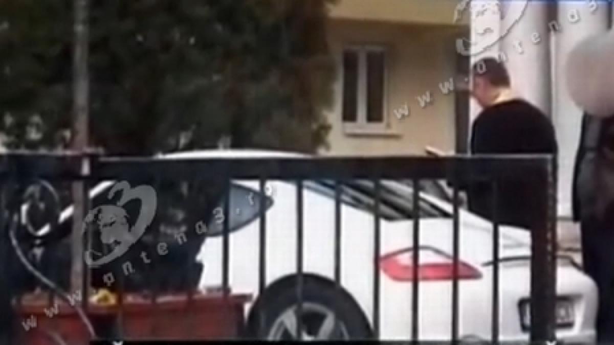 oana zavoranu si a sfintit masina recuperata de la vrajitoare un preot a avut grija sa alunge