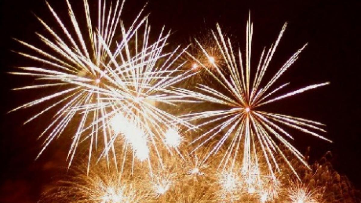 spectacol si foc de artificii la deschiderea oficiala a sezonului de schi pe partia clabucet din