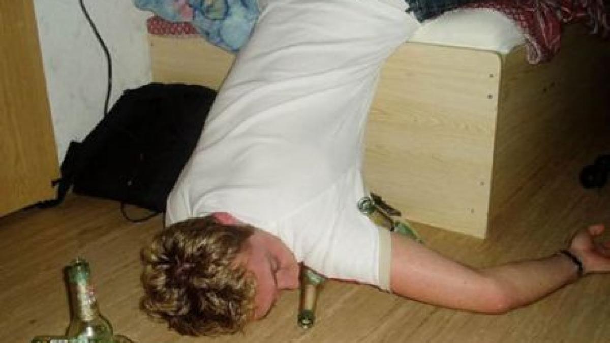 doi suceveni beti au intrat cu forta intr un apartament fara sa stie de ce