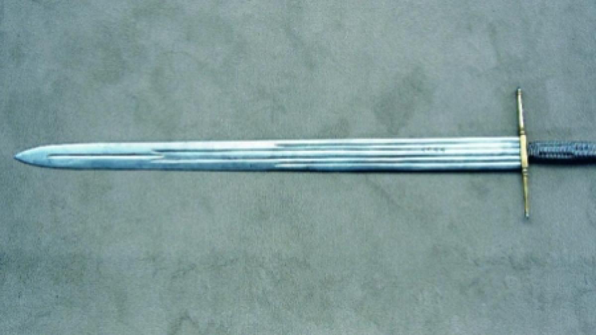 iasi patronul unui bar a fost atacat cu sabii si s a ales cu urechea taiata