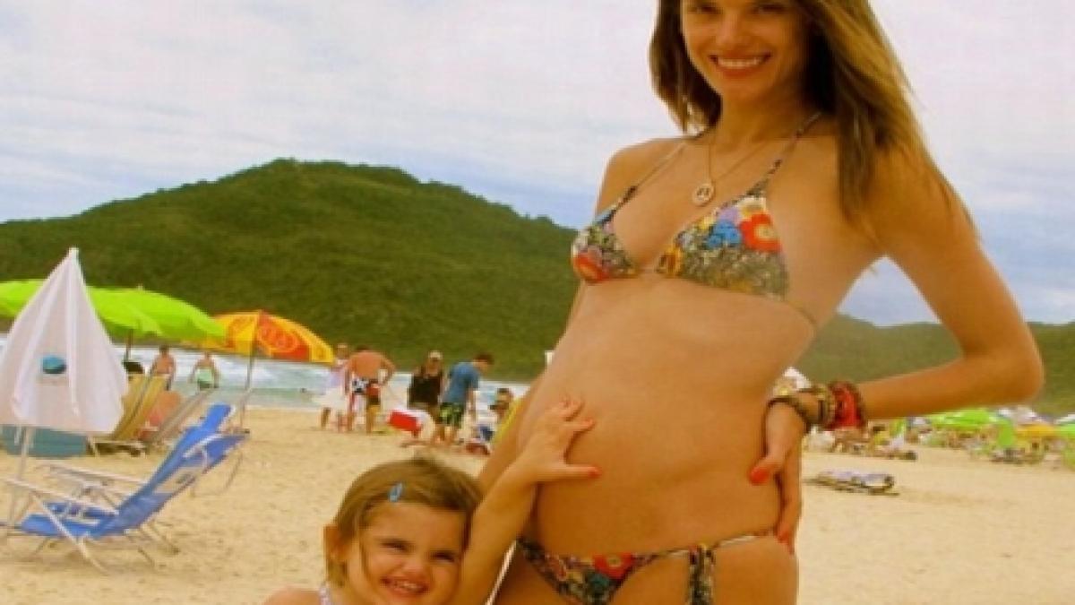 uite ce bine arata ingerasul victoria s secret alessandra ambrosio cu burtica de gravida