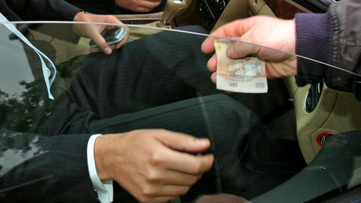 interlopii fac legea in barbulesti unii localnici au dat sute de milioane taxa de protectie