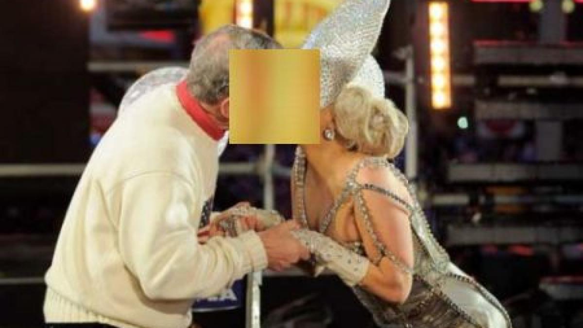 un politician american s a sarutat cu lady gaga in vazul tuturor vezi ce scuza si a gasit edilul