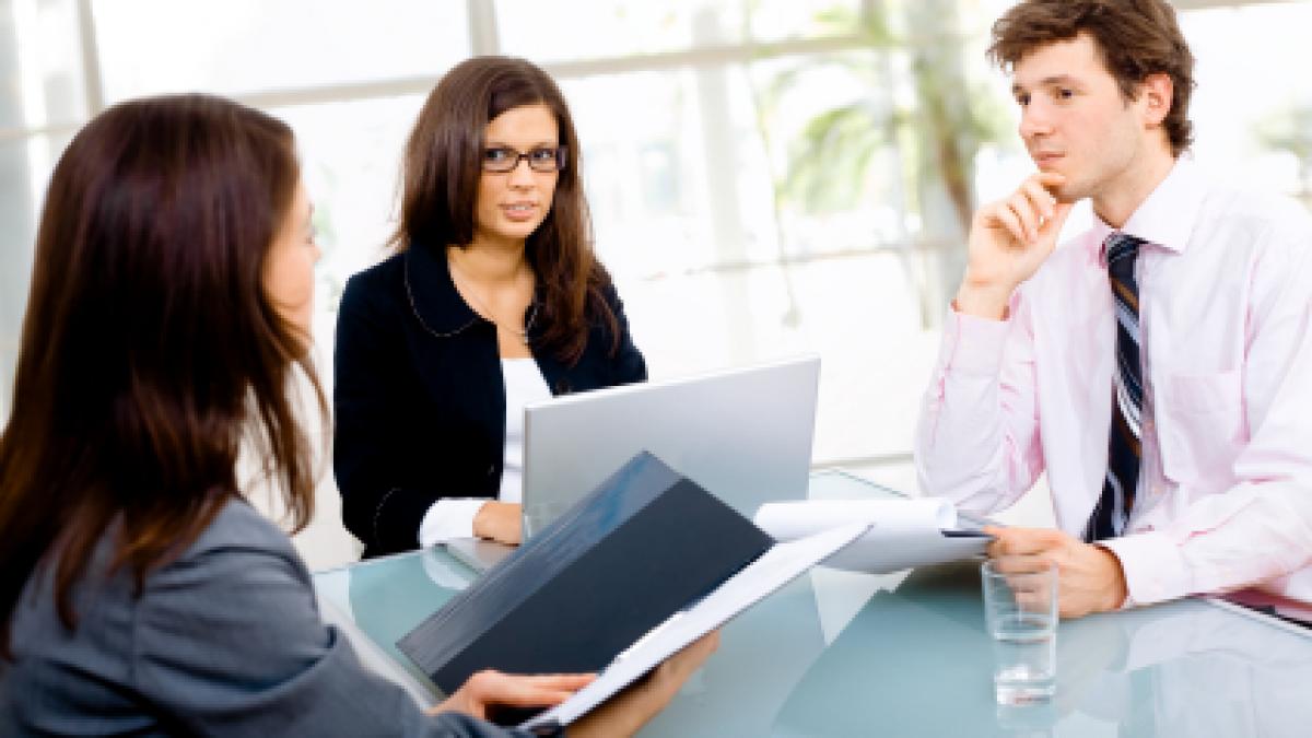 vesti bune pentru cei care cauta un job companiile vor face mai multe angajari fata de 2011