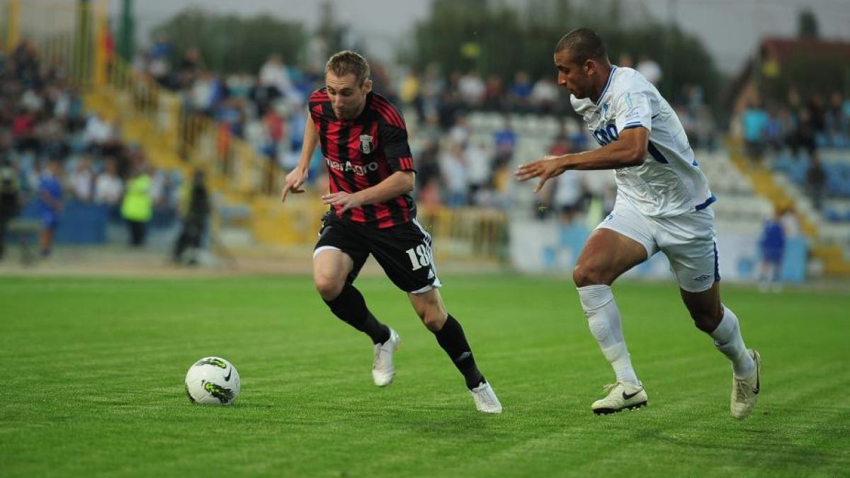 dinamo i a transferat pe curtean si pe stratila bicfalvi aproape rezolvat