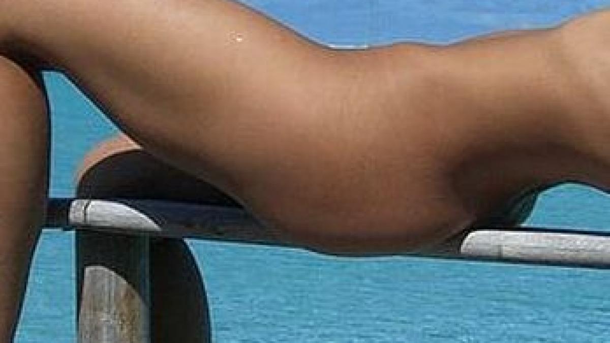 i a intrat o bara n castigatoarea next top model america s a dezbracat pentru fanii de pe twitter