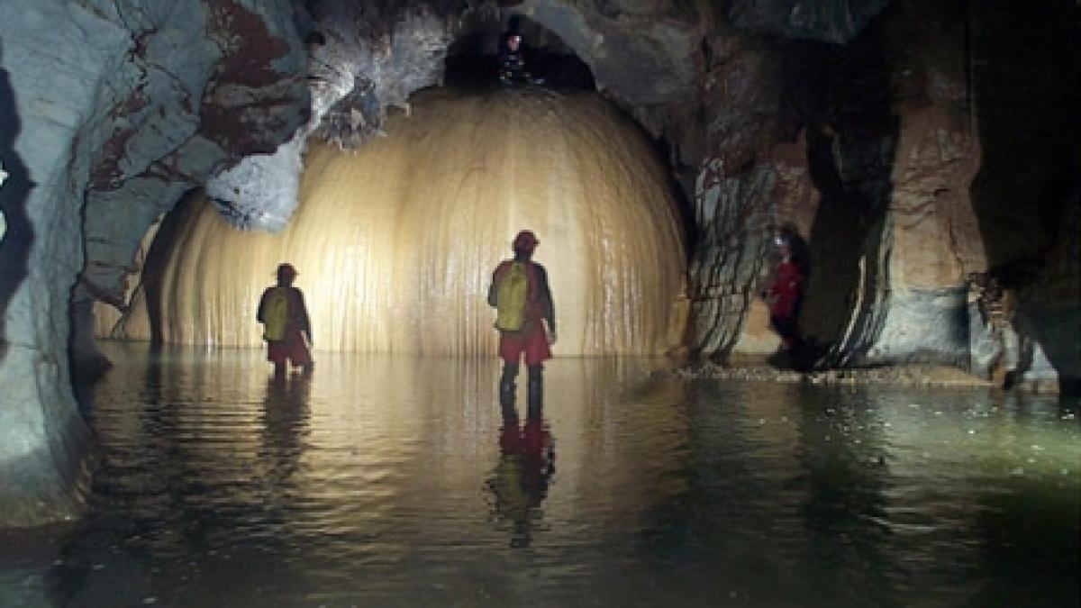 romania din 400 de pesteri cu potential turistic mai putin de zece sunt amenajate