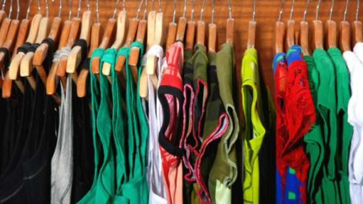 politicienii romani prefera hainele scumpe si de firma