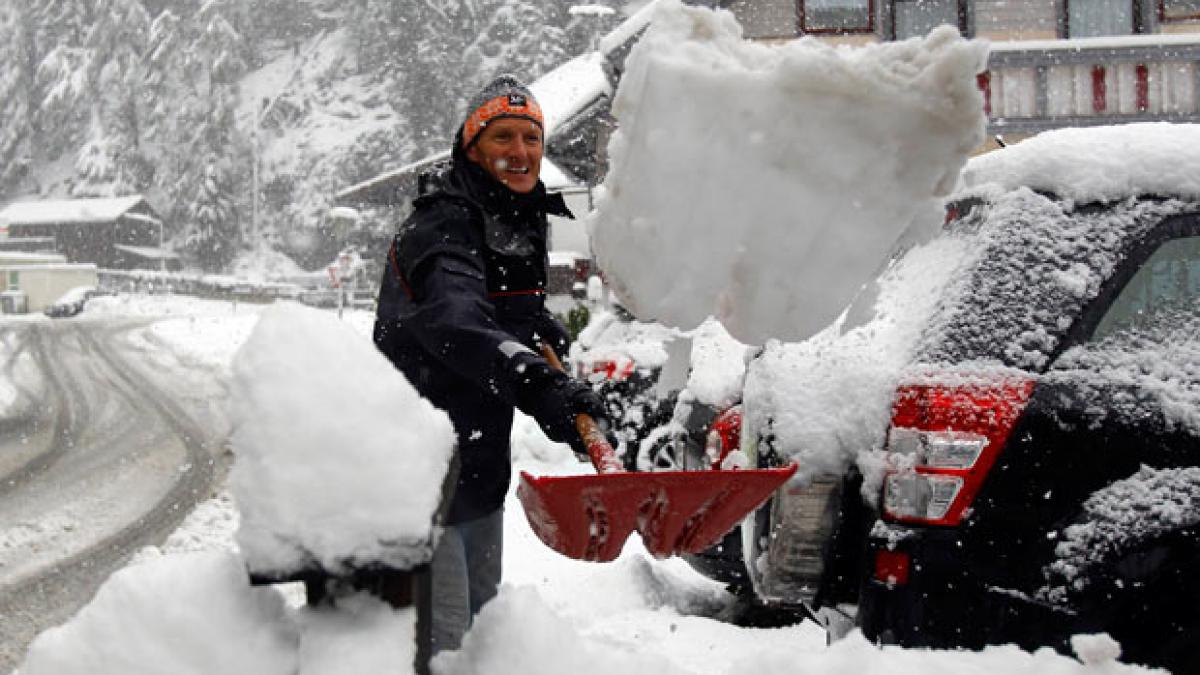 cea mai grea iarna din ultimii ani zapada de peste 2 metri in austria drumuri inchise turisti